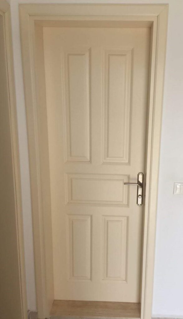Ahşap Beyaz Kapı
